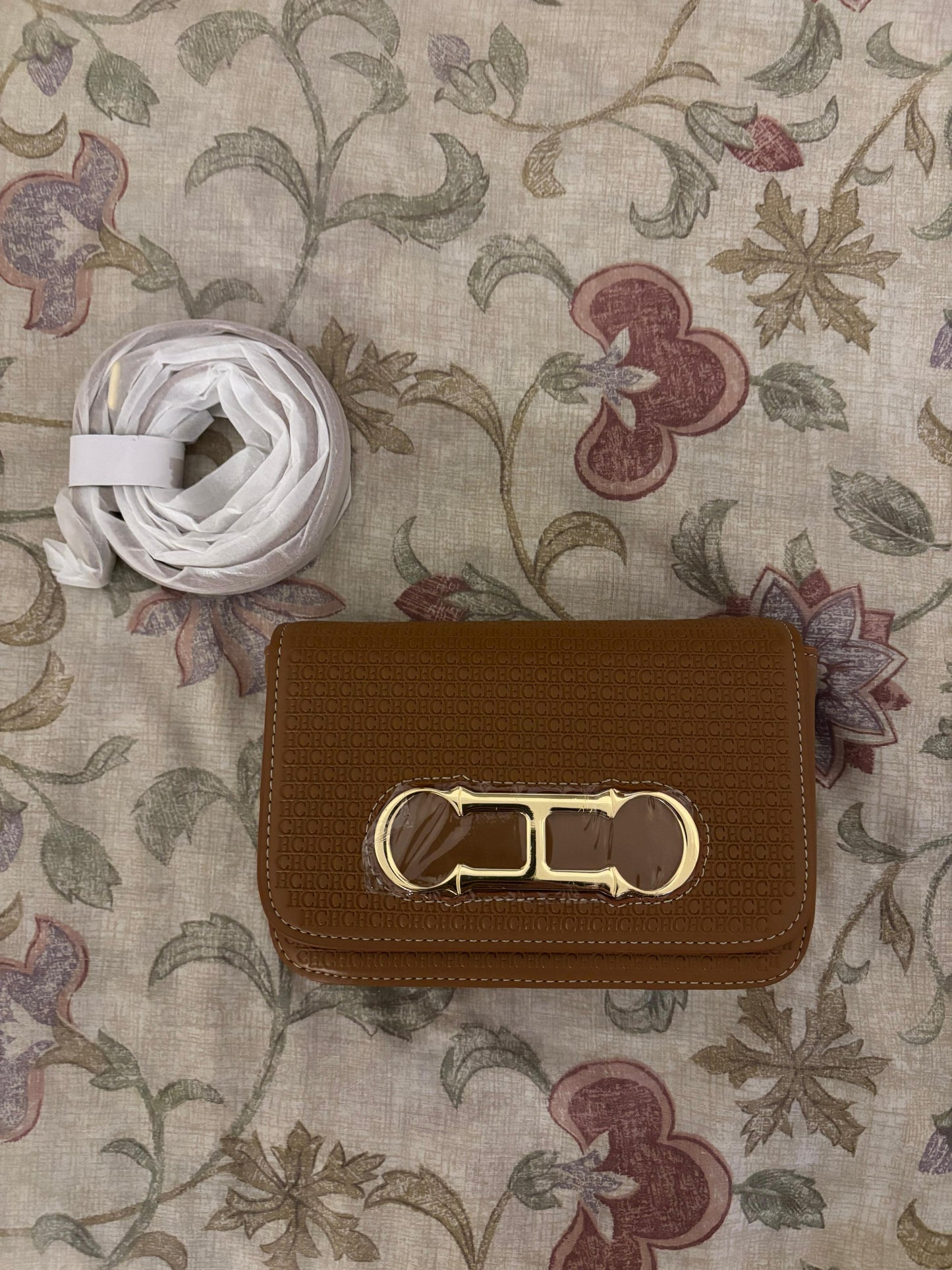 Cartera Candado Dorado